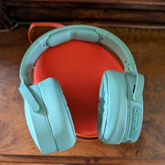 Skullcandy Set - Overear Headphones and Blue Tooth Speaker - Picture 1 of 7